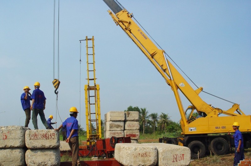 Ép cọc bê tông tại công trình